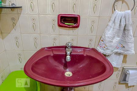 Casa à venda com 220m², 3 quartos e 2 vagasBanheiro