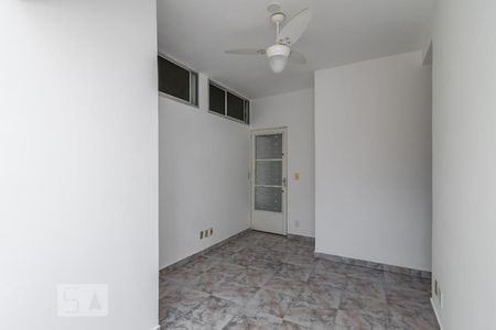 Sala de apartamento para alugar com 1 quarto, 100m² em Olaria, Rio de Janeiro