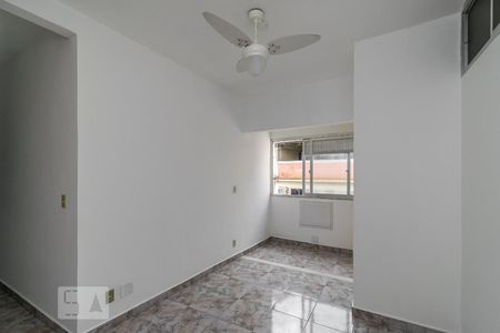 Sala de apartamento para alugar com 1 quarto, 100m² em Olaria, Rio de Janeiro