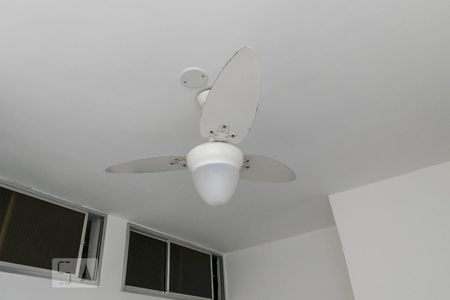 Sala - Ventilador  de apartamento para alugar com 1 quarto, 100m² em Olaria, Rio de Janeiro