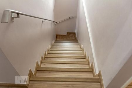 Casa à venda com 200m², 4 quartos e 4 vagasEscada