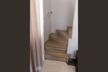 Casa à venda com 200m², 4 quartos e 4 vagasEscada