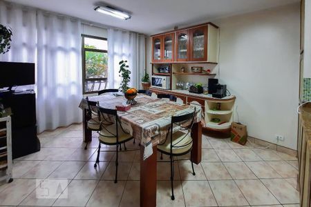 Apartamento à venda com 228m², 4 quartos e 3 vagasCozinha