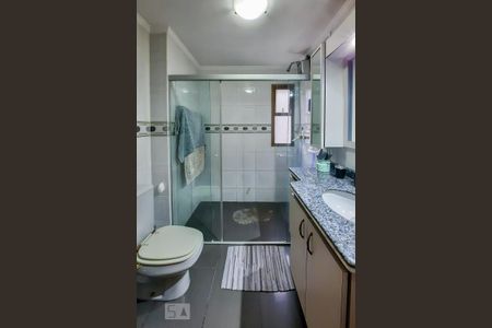 Apartamento à venda com 228m², 4 quartos e 3 vagasBanheiro da Suíte 2