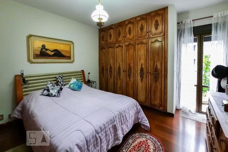 Apartamento à venda com 228m², 4 quartos e 3 vagasSuíte 2
