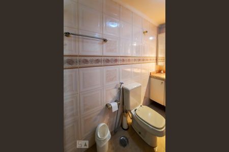 Apartamento à venda com 228m², 4 quartos e 3 vagasBanheiro da Suíte 1