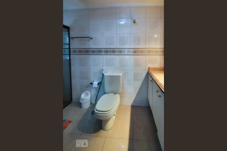 Apartamento à venda com 228m², 4 quartos e 3 vagasBanheiro da Suíte 1