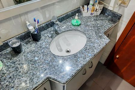 Apartamento à venda com 228m², 4 quartos e 3 vagasBanheiro da Suíte 2