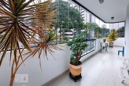 Apartamento à venda com 228m², 4 quartos e 3 vagasVista do Quarto 2