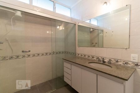 Apartamento para alugar com 130m², 3 quartos e 1 vaga Apartamento para alugar com 130m², 3 quartos e 1 vagaBanheiro social 1