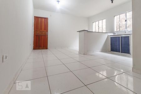 Sala e Cozinha de casa para alugar com 2 quartos, 70m² em Vila Campestre, São Paulo