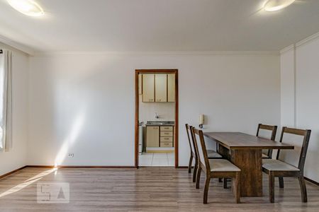 Sala de apartamento para alugar com 1 quarto, 41m² em Centro, Curitiba