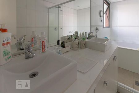 Apartamento à venda com 181m², 3 quartos e 2 vagasBanheiro da Suíte