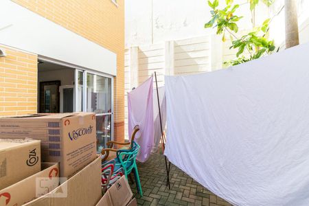 Casa de condomínio à venda com 140m², 3 quartos e 2 vagasQuintal