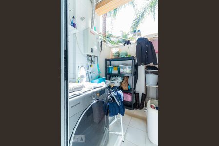 Casa de condomínio à venda com 140m², 3 quartos e 2 vagasLavanderia