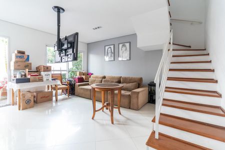 Sala de casa de condomínio para alugar com 3 quartos, 140m² em Vila Sofia, São Paulo