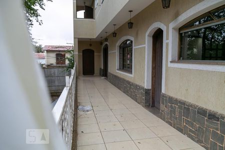 Casa à venda com 600m², 5 quartos e 7 vagasQuintal lateral