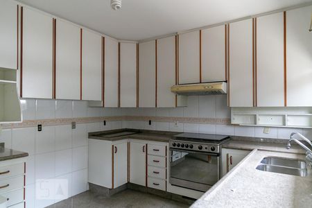 Casa à venda com 600m², 5 quartos e 7 vagasCozinha
