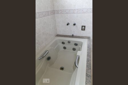 Casa à venda com 600m², 5 quartos e 7 vagasBanheiro suíte 5