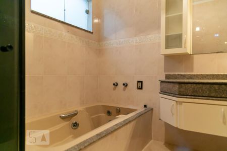 Casa à venda com 600m², 5 quartos e 7 vagasBanheiro suíte 6