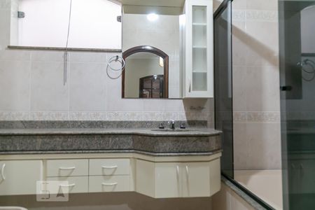 Casa à venda com 600m², 5 quartos e 7 vagasBanheiro suíte 2