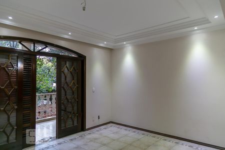 Sala de casa à venda com 5 quartos, 600m² em Jardim Santa Mena, Guarulhos