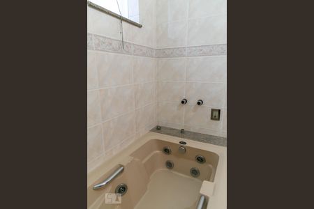 Casa à venda com 600m², 5 quartos e 7 vagasBanheiro suíte 3 e 4