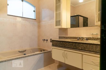 Casa à venda com 600m², 5 quartos e 7 vagasBanheiro suíte 6