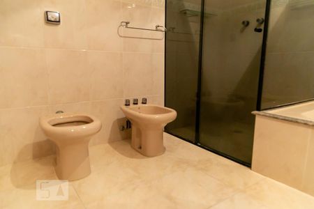 Casa à venda com 600m², 5 quartos e 7 vagasBanheiro suíte 6