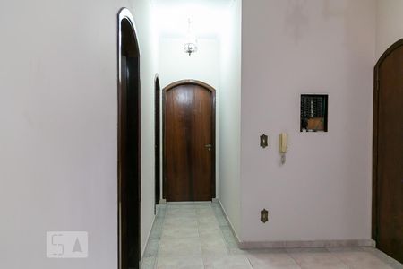 Casa à venda com 600m², 5 quartos e 7 vagasCorredor dormitórios