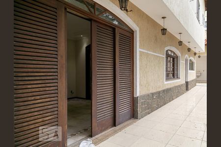 Casa à venda com 600m², 5 quartos e 7 vagasQuintal lateral