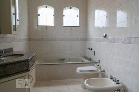 Casa à venda com 600m², 5 quartos e 7 vagasBanheiro suíte 5