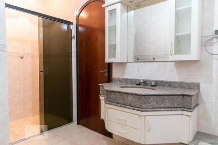 Casa à venda com 600m², 5 quartos e 7 vagasBanheiro suíte 3 e 4