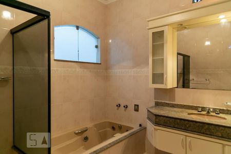 Casa à venda com 600m², 5 quartos e 7 vagasBanheiro suíte 6