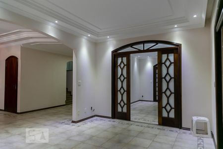 Sala de casa à venda com 5 quartos, 600m² em Jardim Santa Mena, Guarulhos