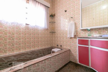 Casa à venda com 407m², 3 quartos e 8 vagasBanheiro da Suíte