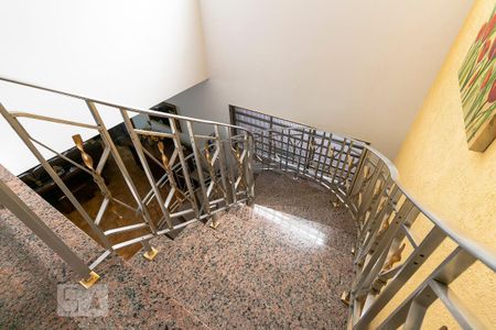 Casa à venda com 407m², 3 quartos e 8 vagasEscadas