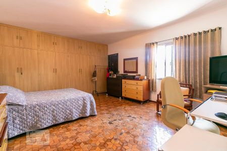 Casa à venda com 407m², 3 quartos e 8 vagasQuarto 2