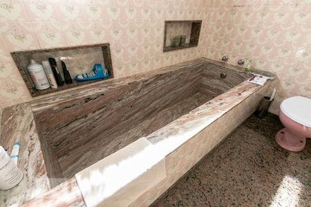 Casa à venda com 407m², 3 quartos e 8 vagasBanheiro 3 - Banheira