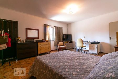 Casa à venda com 407m², 3 quartos e 8 vagasQuarto 2