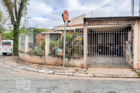 Casa à venda com 175m², 4 quartos e 2 vagas Casa à venda com 175m², 4 quartos e 2 vagasFachada
