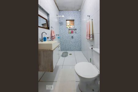 Casa à venda com 175m², 4 quartos e 2 vagas Casa à venda com 175m², 4 quartos e 2 vagasBanheiro 1