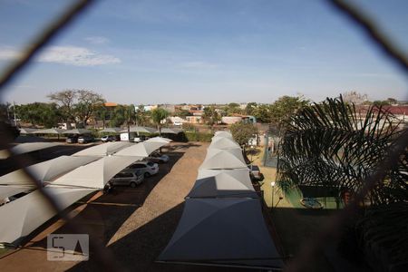 Vista da janela da sala de apartamento para alugar com 2 quartos, 49m² em (l-10), Ribeirão Preto