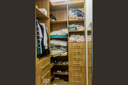 Casa à venda com 230m², 5 quartos e 4 vagasCloset