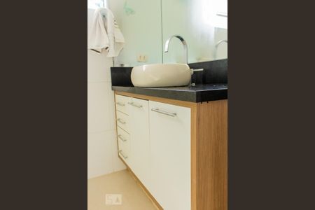 Casa à venda com 230m², 5 quartos e 4 vagasArmário