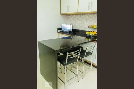 Casa à venda com 230m², 5 quartos e 4 vagasBancada