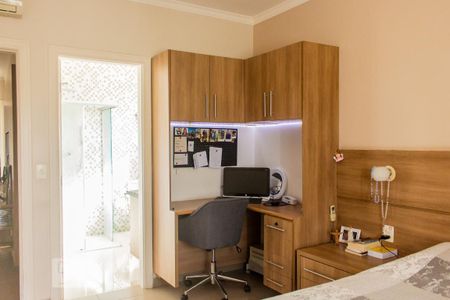 Casa à venda com 230m², 5 quartos e 4 vagasSuíte