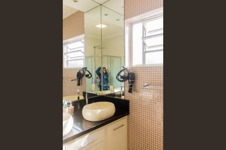 Casa à venda com 230m², 5 quartos e 4 vagasBanheiro