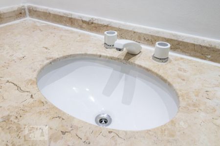Apartamento para alugar com 80m², 3 quartos e 2 vagasDetalhe do Banheiro Social