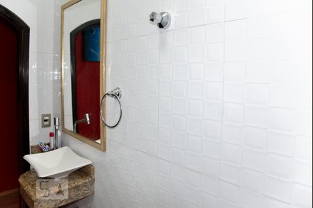 Casa à venda com 180m², 3 quartos e 2 vagas Casa à venda com 180m², 3 quartos e 2 vagasBanheiro